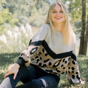 ADELINE Clothing Leopard Sweater